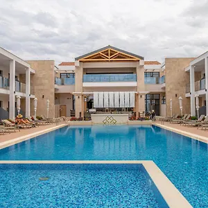 4* מלון Mirror